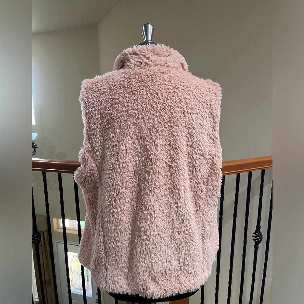 Calvin Klein FAUX FUR, BLUSH PINK WOMENS VEST, SIZE XL. - Picture 6 of 9